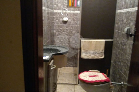 Casa térrea com 2 dormitórios.