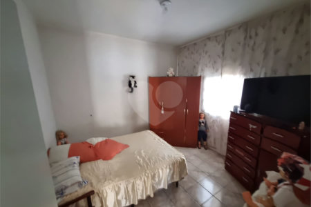 Casa térrea a venda na Vila Lutfalla