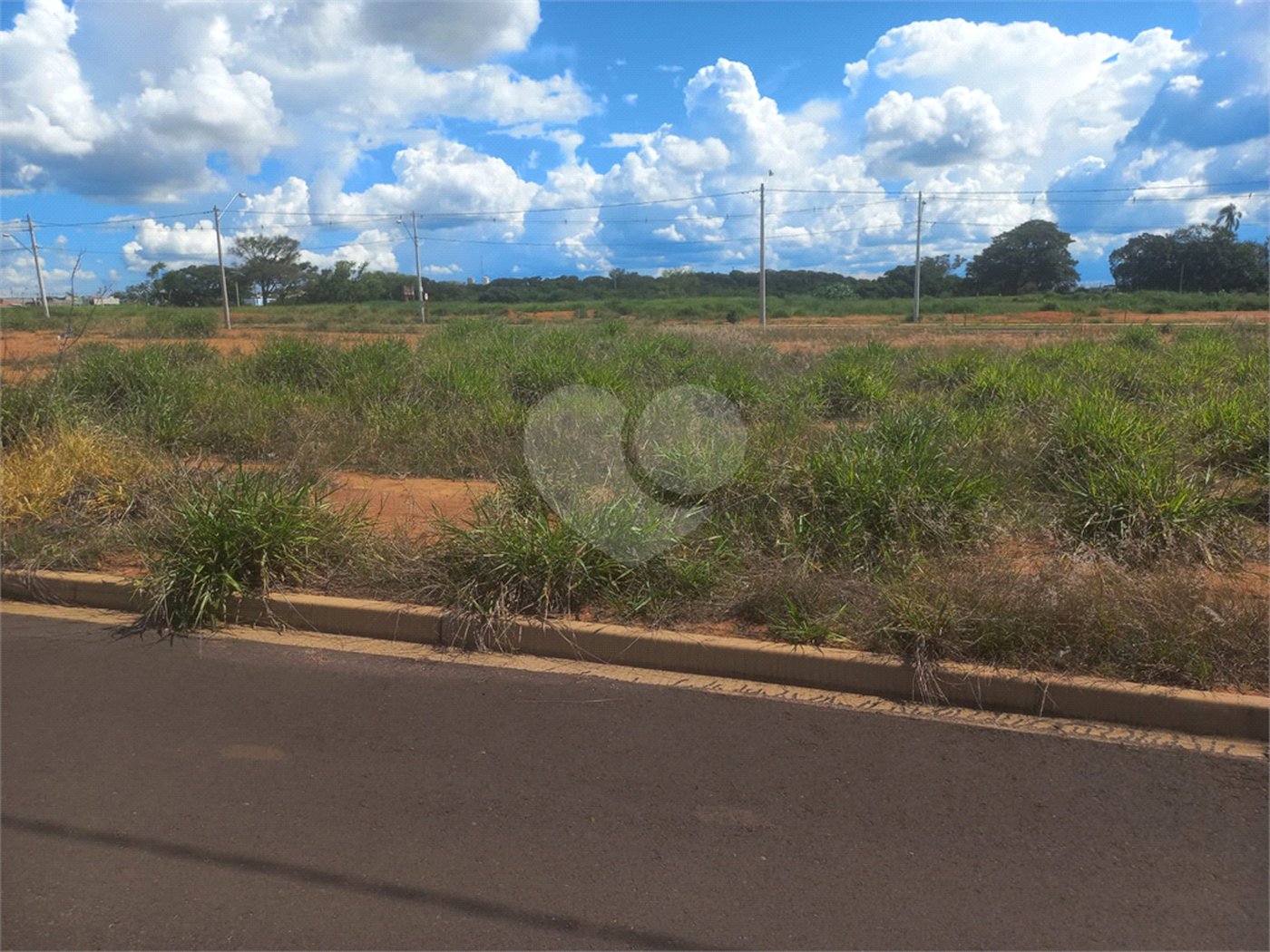 Terreno plano com 240,00 m² , localizado no Residencial Arcoville.