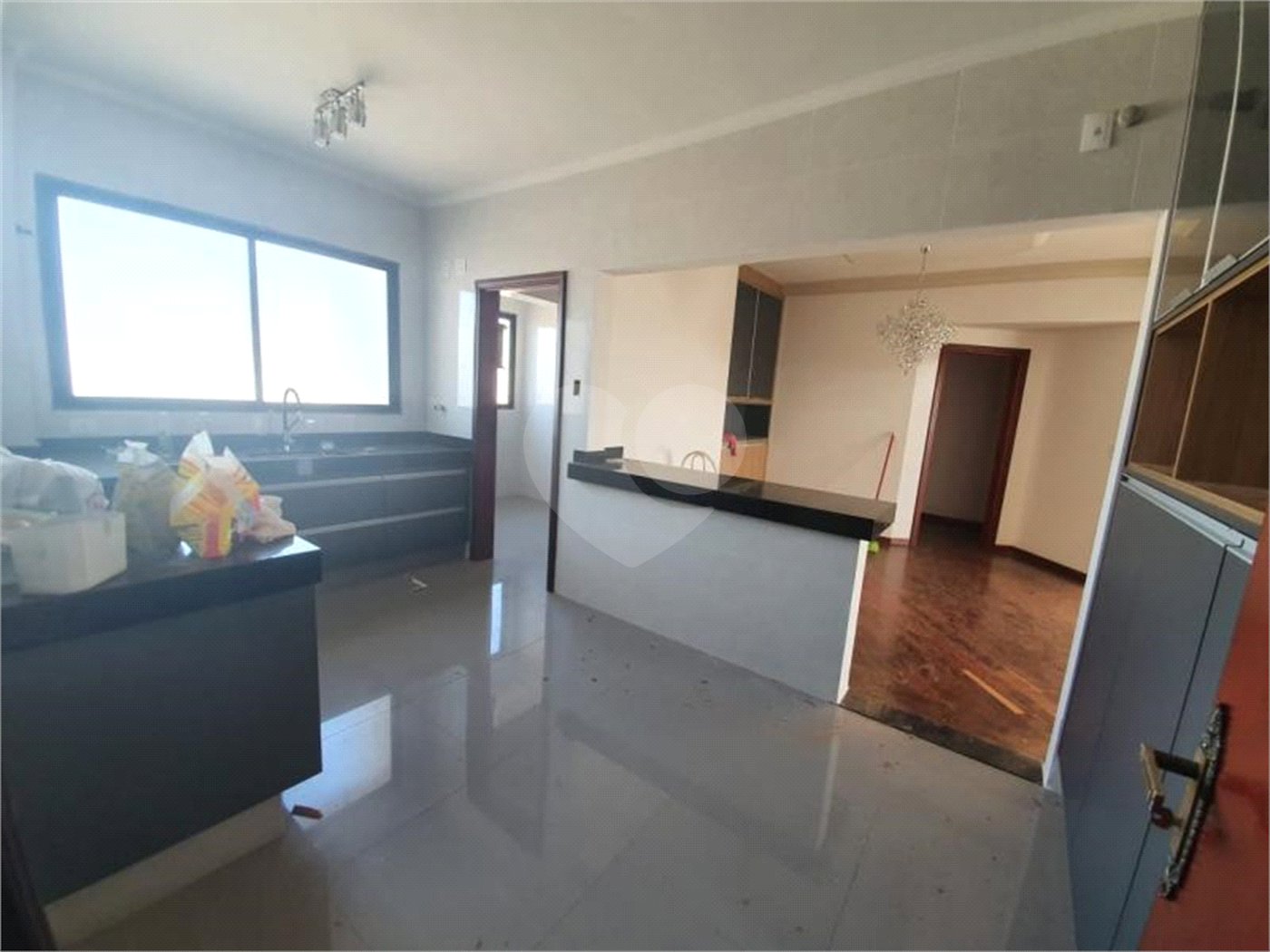 Apartamento Cobertura, no Condomínio Porto Sol.