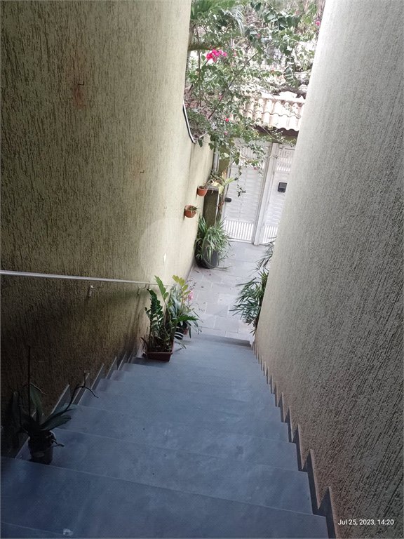 Oportunidade! Super sobrado em rua tranquila e ótima localização