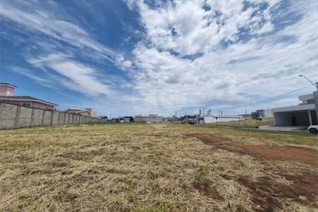 Terreno à Venda no Condomínio Monte das Araucárias