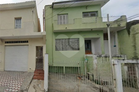2 casas com o total de 7 quartos.