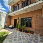 Sobrado Amplo à venda com 4 Quartos (2 Suítes) – Ideal para Uso Residencial ou Comercial