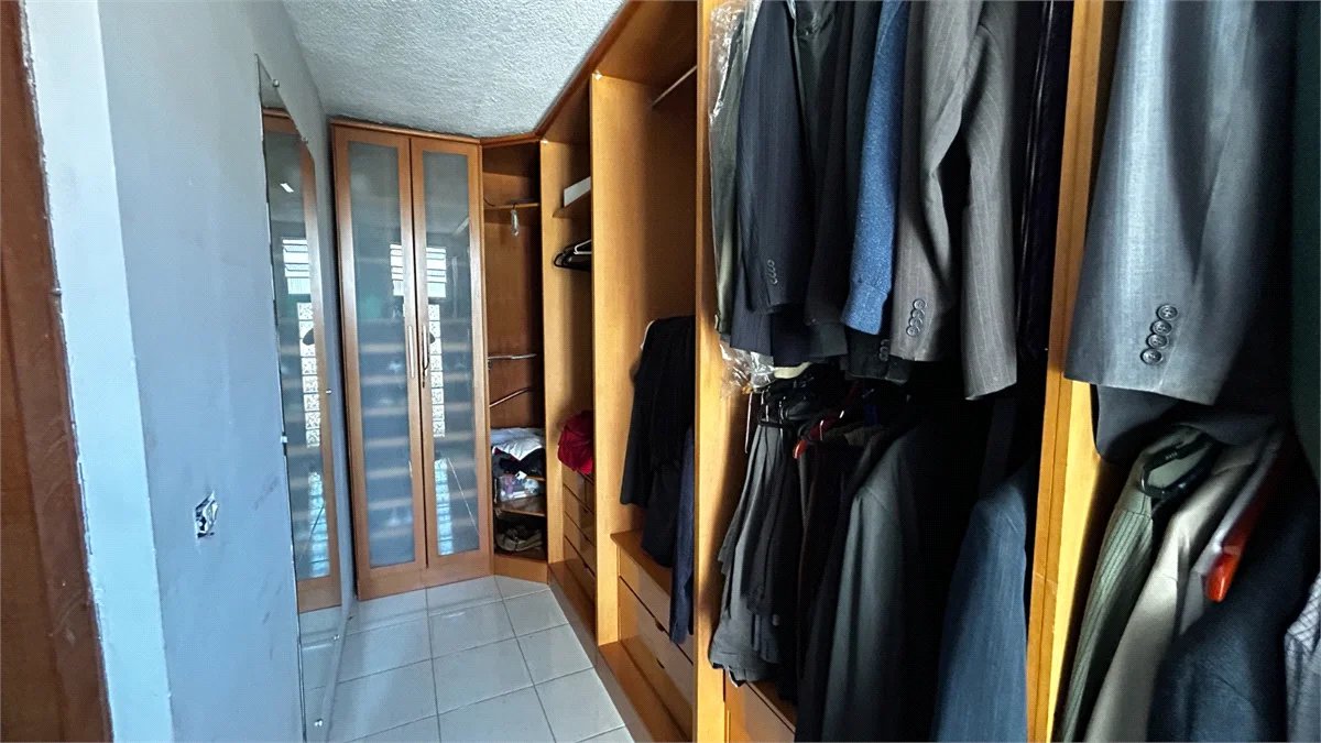 Sobrado à venda com 3 quartos, sendo 2 suítes, em Cidade São Francisco, São Paulo, SP