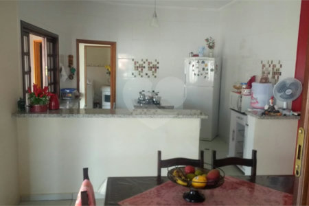 Casa para Venda em Piracaia
