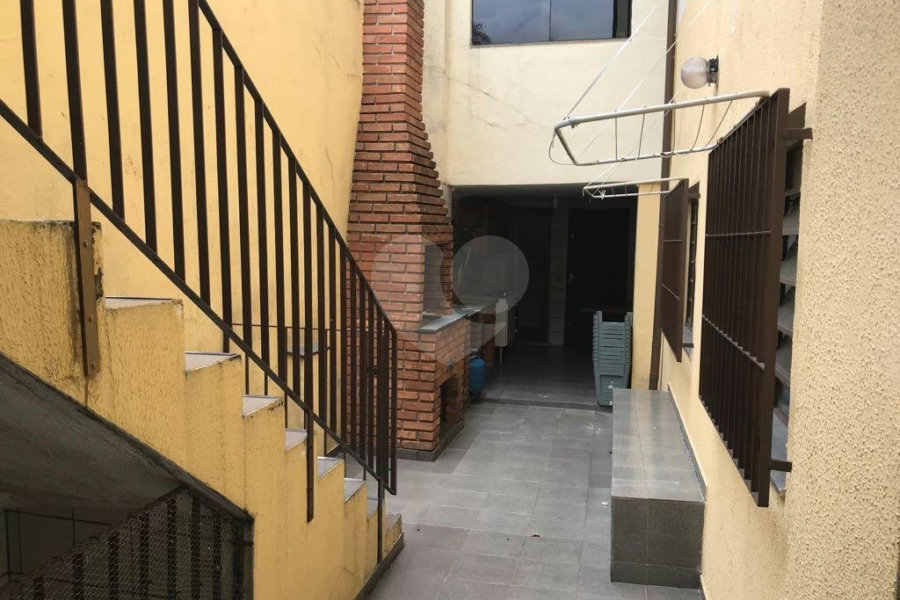 Sobrado imponente à venda no Jardim Leonor de Barros