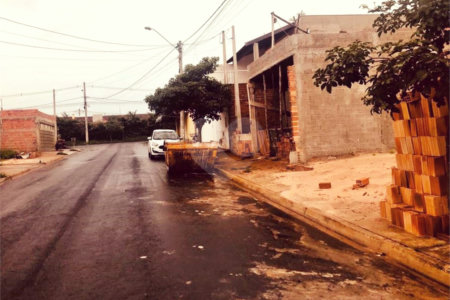 Terreno com 160,00 m² de área total.