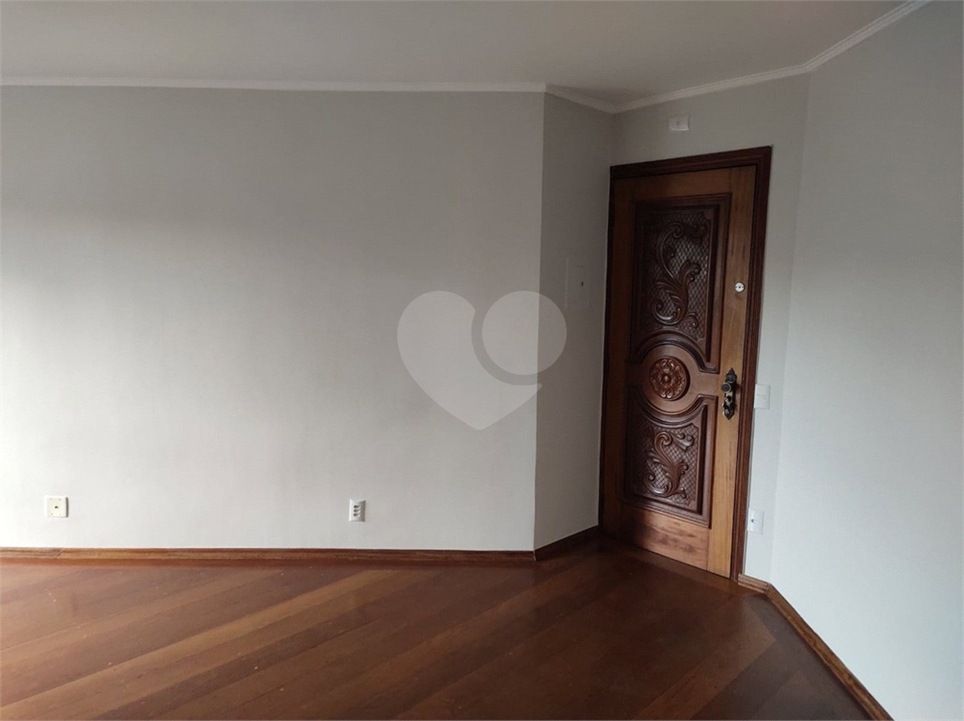 AMPLO APARTAMENTO COM LAZER