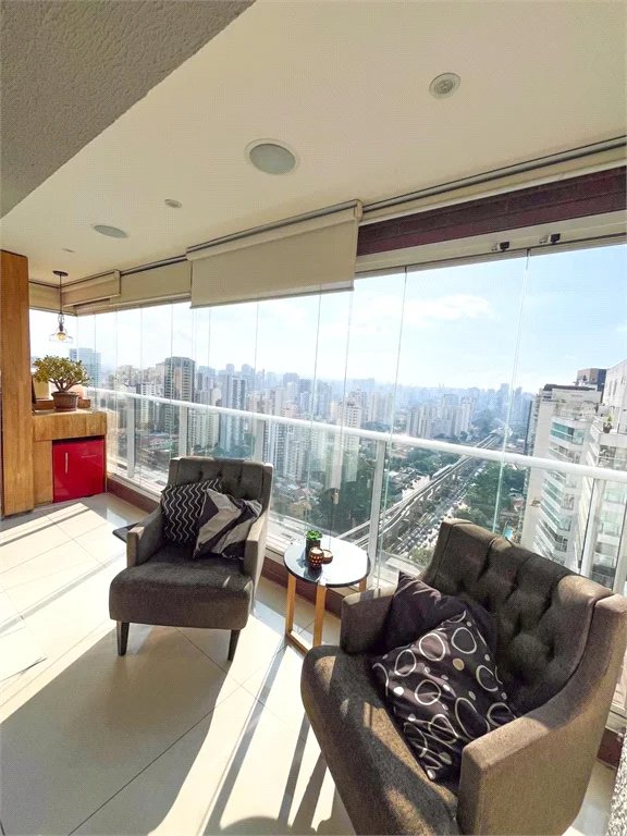 Apartamento porteira fechada com vista para a Ponte Estaiada no Campo Belo