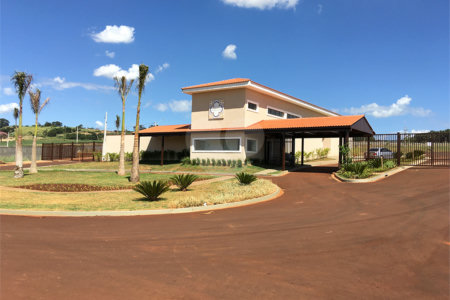 Casa térrea no Condomínio Reserva Imperial.