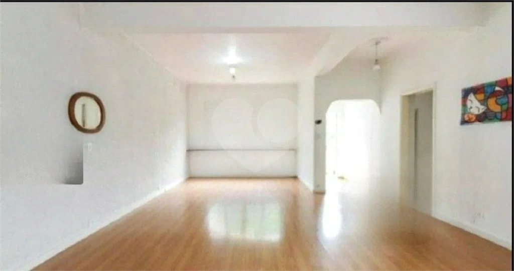 Sobrado à venda na Mooca de 212m² com 2 dormitórios, 1 suíte e 2 vagas.