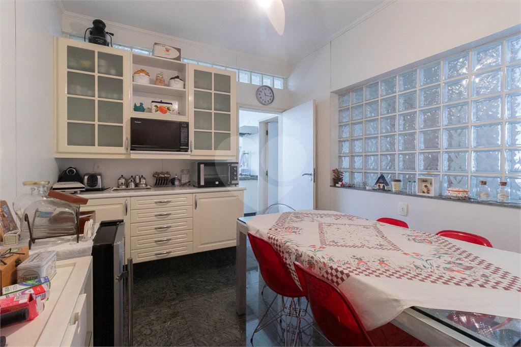 Apartamento em Higienópolis com 3 quartos, 3 suítes, 2 vagas, 277 m² de área útil
