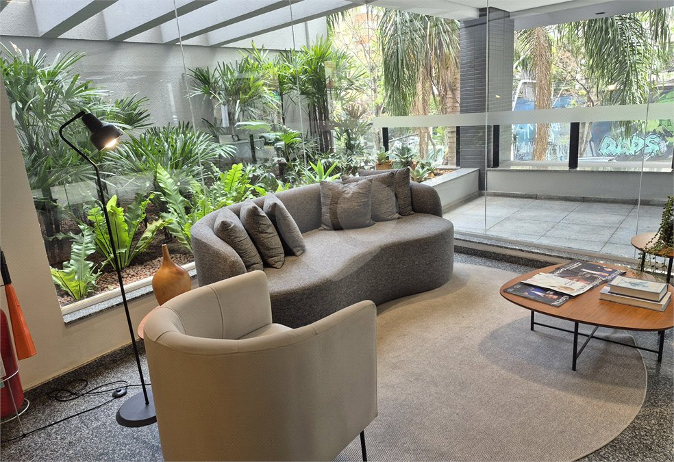 Sala comercial para venda ou locação na Brig.ís Antônio entre Paulista e Parque do Ibirapuera, 70 m², duas vagas de garagem