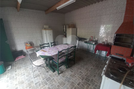 Sobrado para venda.