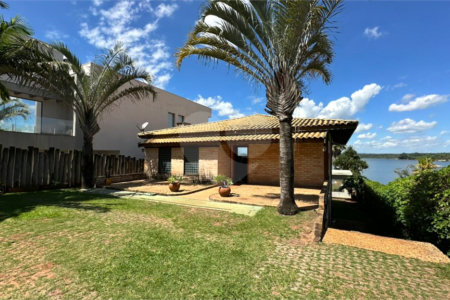Casa para venda no Condomínio Vivenda do Broa.