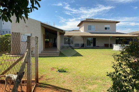Casa à venda com 4 quartos, sendo 3 suítes, no condomínio Primavera, Salto - SP