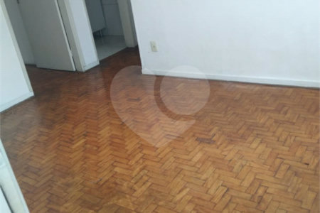 Oportunidade na Sé: Apartamento Reformado e Ensolarado com Localização Estratégica!