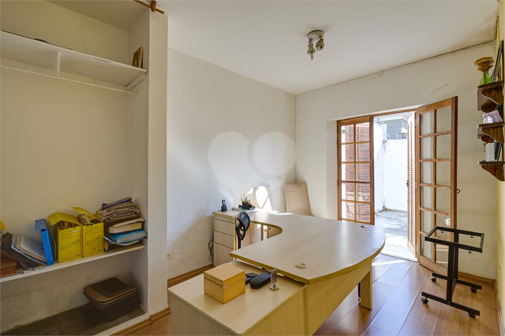 Casa à venda com 5 quartos, sendo 3 suítes, no condomínio Triplex, São Paulo - SP