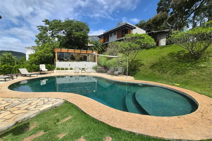 Casa em Condomínio de Alto Padrão no Suíça da Cantareira.