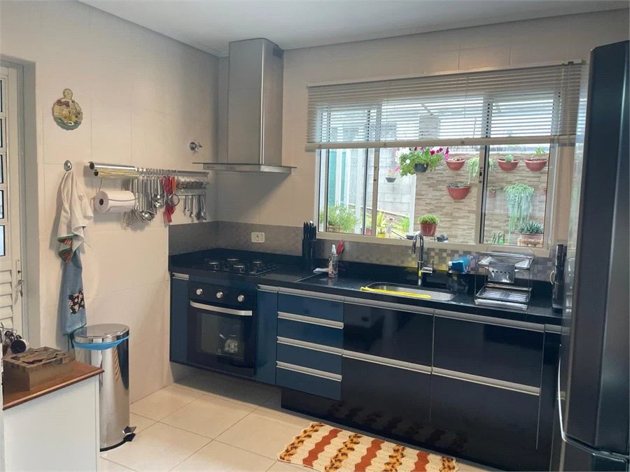 Casa à venda com 2 suítes no condomínio Cotia, Cotia - SP
