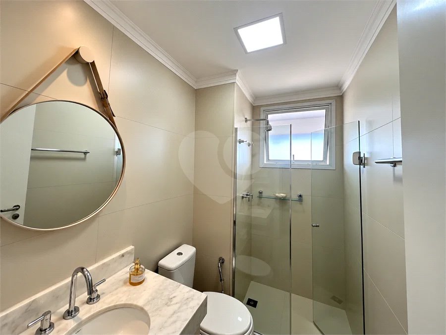 Apartamento de 127 m² em andar alto, com vista livre, 3 suítes planejadas, sacada gourmet envidraçada, 2 vagas e lazer completo, próximo ao Shopping Golden Square e à Avenida Kennedy.