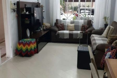 Sobrado espaçoso e completo em condomínio fechado no Bonfiglioli!