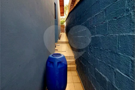 Casa à venda em Atibaia com 5 dormitórios (1 suíte), piscina e área gourmet, 2 vagas garagem, avalia permuta e financiamento