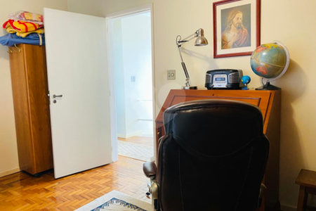Sobrado à venda com 5 quartos, sendo 1 suíte, em Interlagos, São Paulo, SP