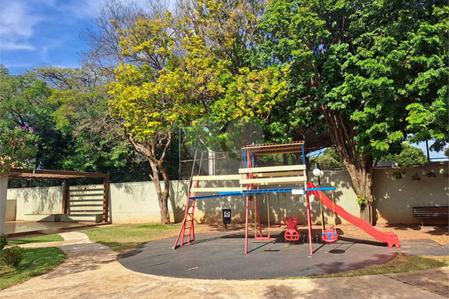 Linda Casa 3 dormitórios com piscina - R$ 950.000,00