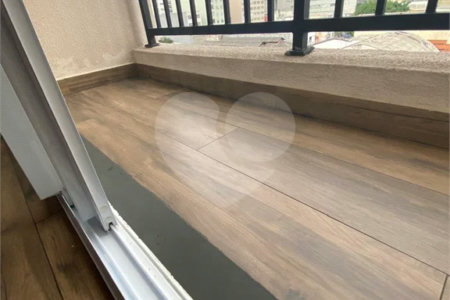 EXCELENTE APARTAMENTO Localizado no bairro do Bom Retiro próximo à Avenida Santos Dumont, com acesso