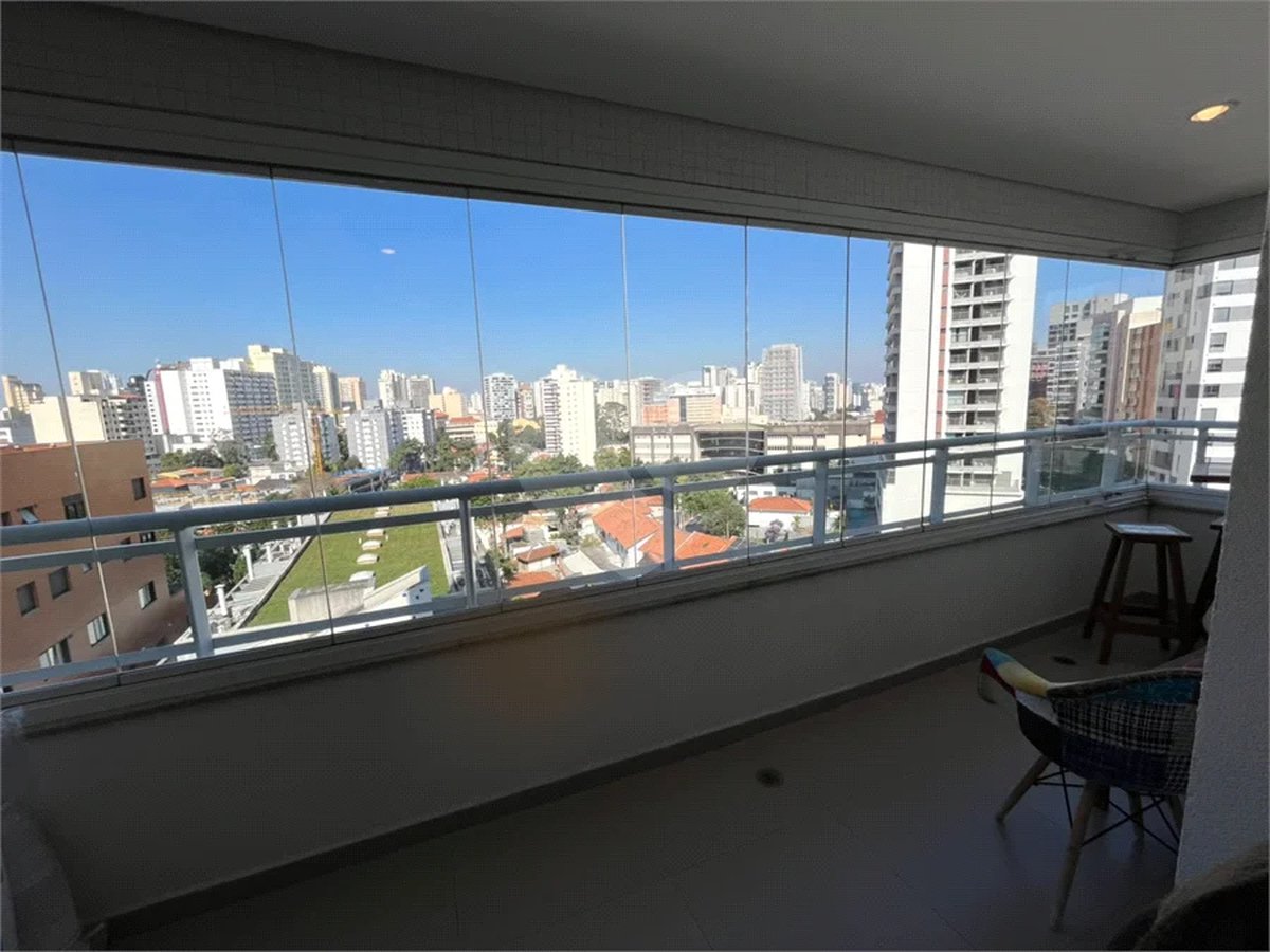 Apartamento com 2 dormitórios, 2 vagas e depósito privativo na Vila Mariana