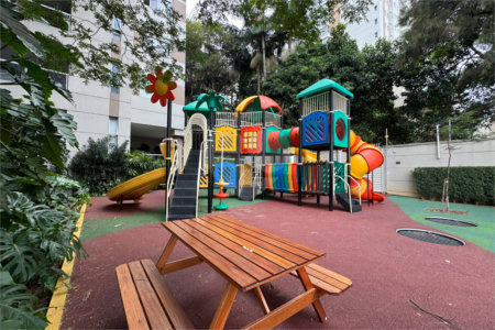 Apartamento de Alto Padrão no Campo Belo para venda com porteira fechada, com 4 dormitórios suítes e 4 vagas com lazer de club.