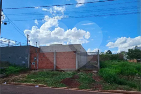 Casa à venda com 3 quartos, sendo 2 suítes, em Jardim Nova Ponta Porã, Ponta Porã - MS
