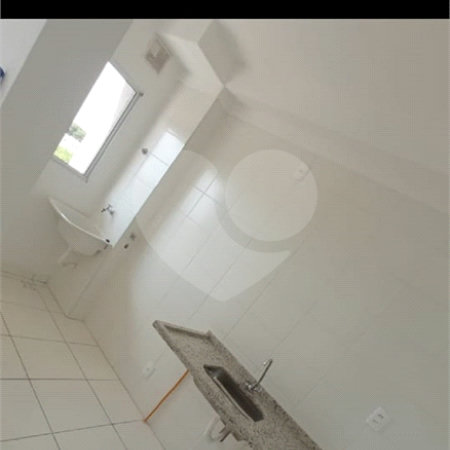 Apartamento no Condomínio Flor de Liz.