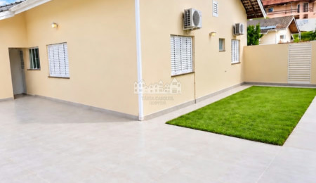 Casa para alugar com 3 quartos, sendo 1 suíte,  no condomínio Bela Vita, Atibaia - SP