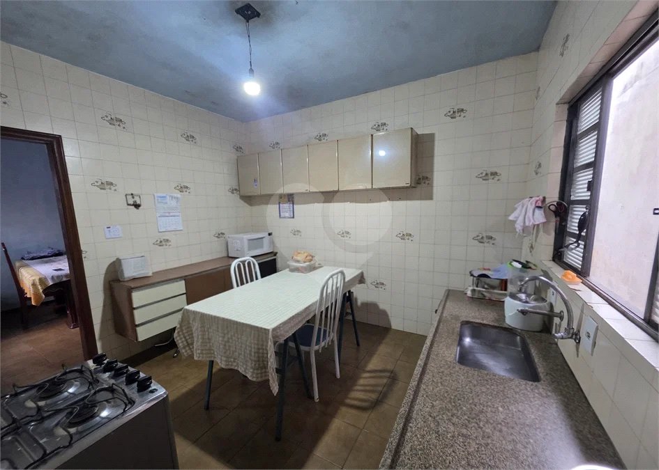 Casa térrea, 2 dormitórios com salão comercial Jd. Nova São Carlos
