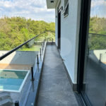 Condomínio London Park – Indaiatuba/SP - Uma casa simplesmente encantadora, em uma das posições mais desejadas do Condomínio London Park, com fundo para a mata, proporcionando privacidade, tranquilidade e uma conexão incrível com a natureza. Terreno: 318,12 m² - Área construída: 265,09 m²