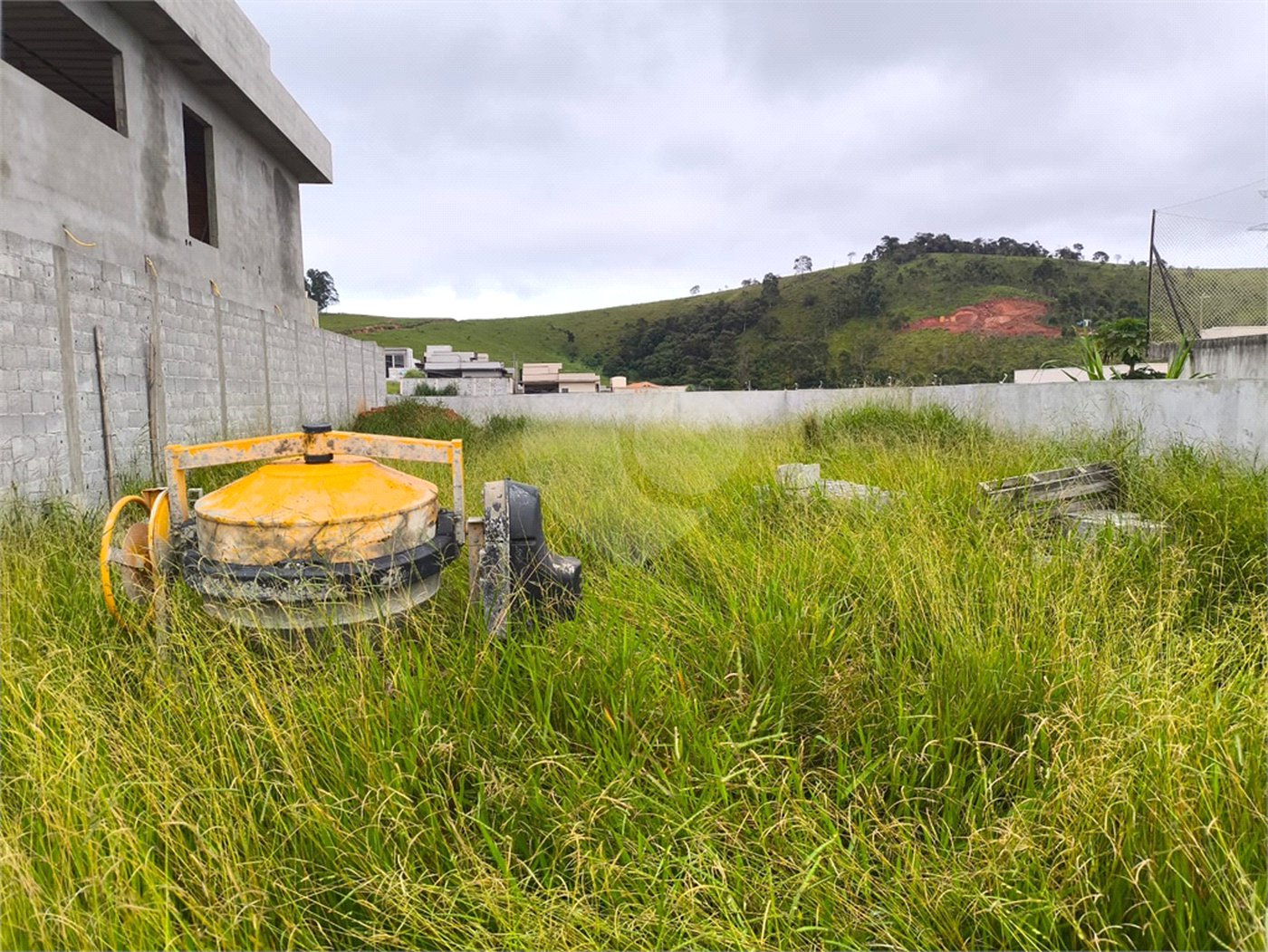 Terreno à Venda com 384m² - Serras de Atibaia II - Atibaia/SP.