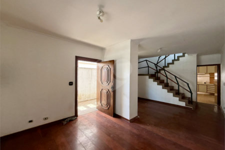 Sobrado à venda com 3 quartos, sendo 1 suíte, em Campo Belo, São Paulo, SP