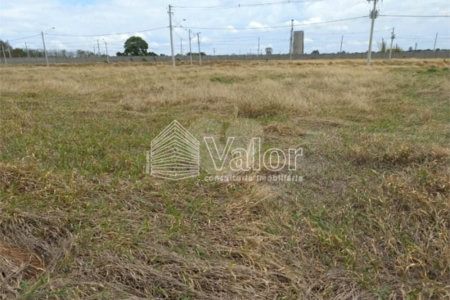 Terreno plano no Condomínio Villeneuve, com 250,00 m² de área total.