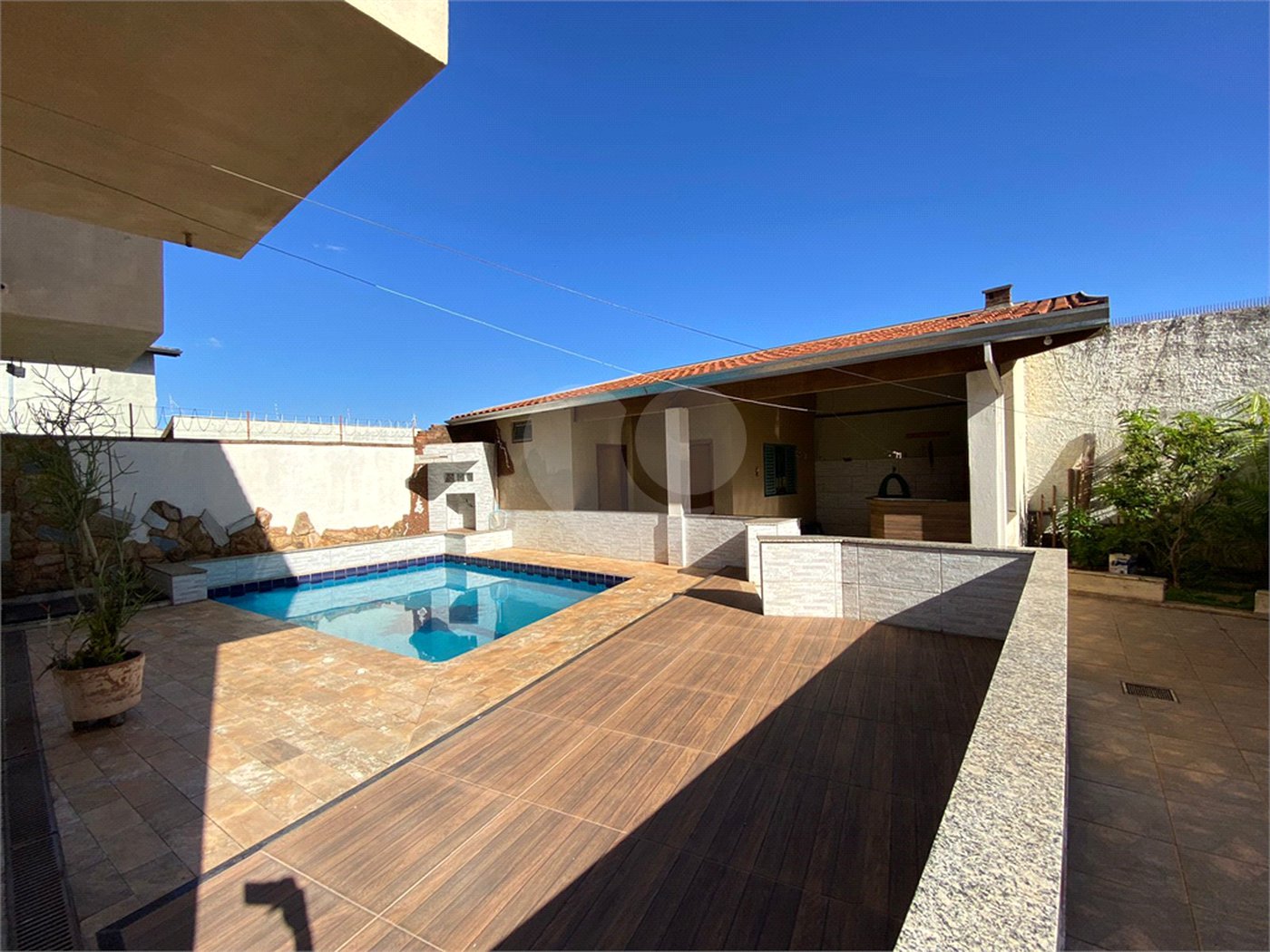Casa/sobrado para venda com piscina no Santa Felícia Jardim