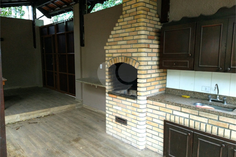 SOBRADO DE 426,0 M² COM 04 SUITES, SALÃO DE FESTAS, 06 VAGAS,06 BANHEIROS E PISCINA PARA LOCAÇÃO OU VENDA NO BARRO BRANCO