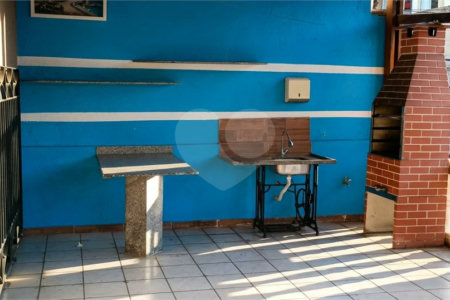 Casa à venda na Vila Galvão, com 210 m²