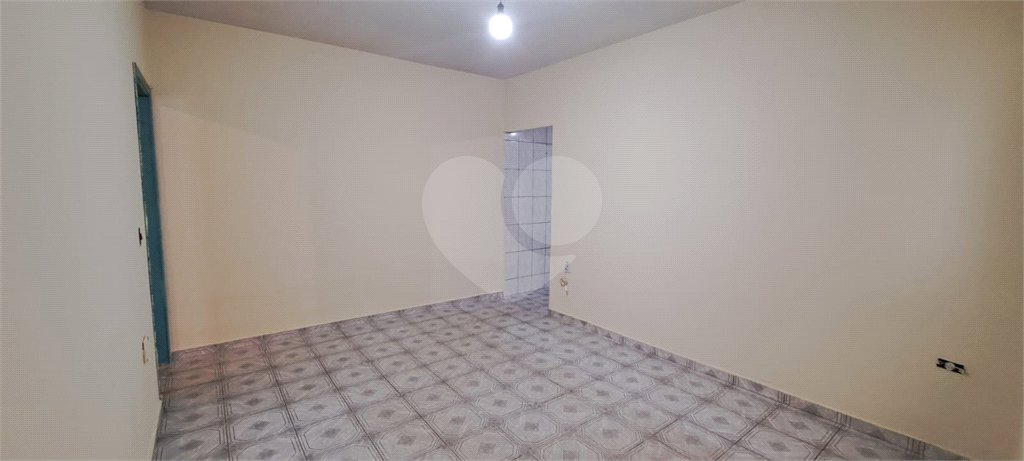 Casa ampla em bairro tranquilo – excelente oportunidade para morar ou investir!
