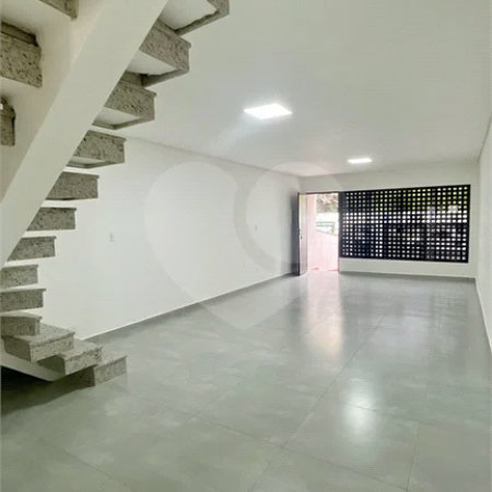 Sobrado com 3 andares, 350 m², 6 quartos, 2 suítes e 5 vagas para locação no Jardim Anália Franco!