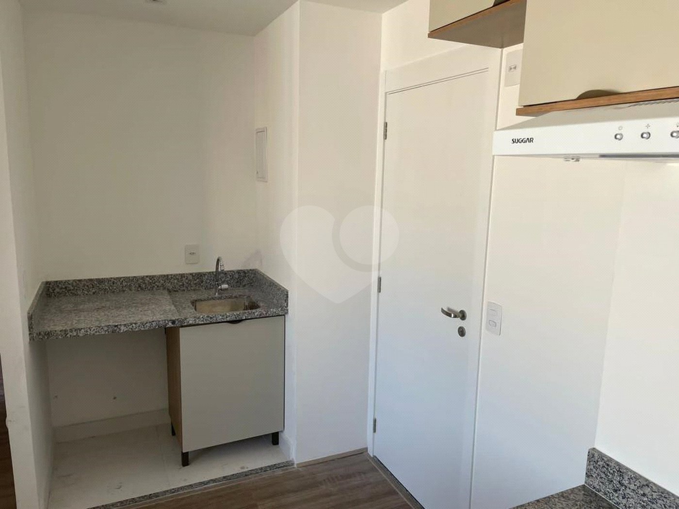 Apartamento mobiliado, novo, com 38m útil, ótima localização REF:903711