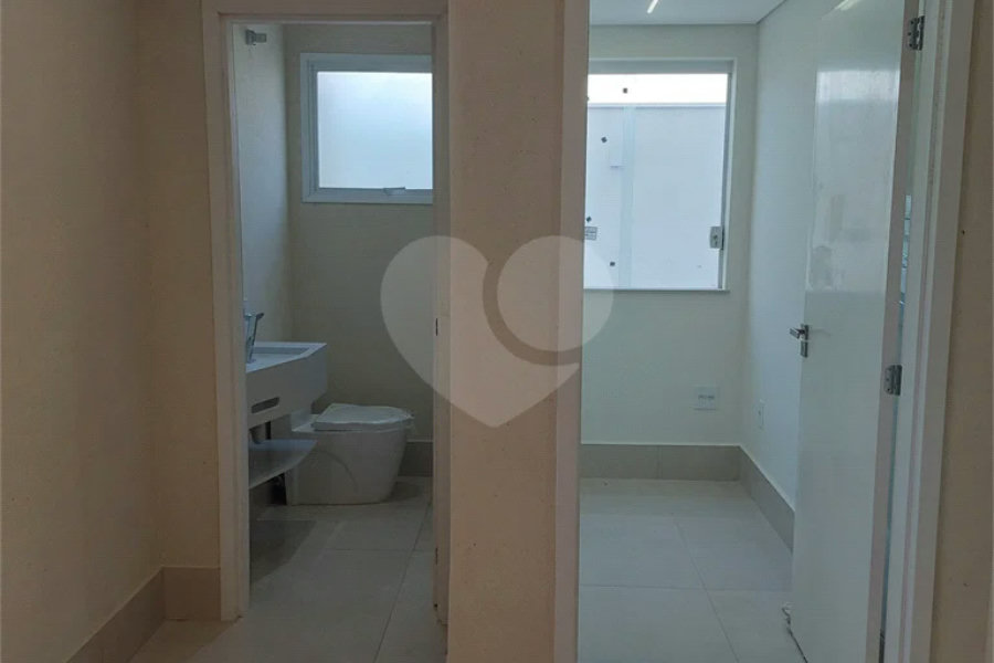 Sobrado recém-construído com 3 dormitórios em condomínio fechado em Piracicaba-SP.