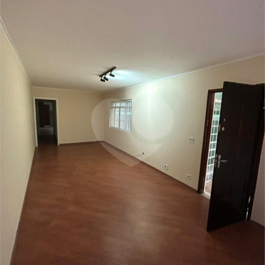 Sobrado em São Paulo com 140m², 4 dormitórios e 2 vagas de garagem