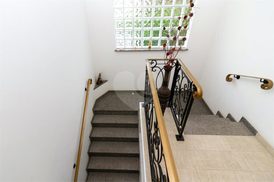 Casa Sobrado à venda com 342 m², 3 dormitórios, sendo 2 suítes, 4 vagas na Vila Mariana - São Paulo.